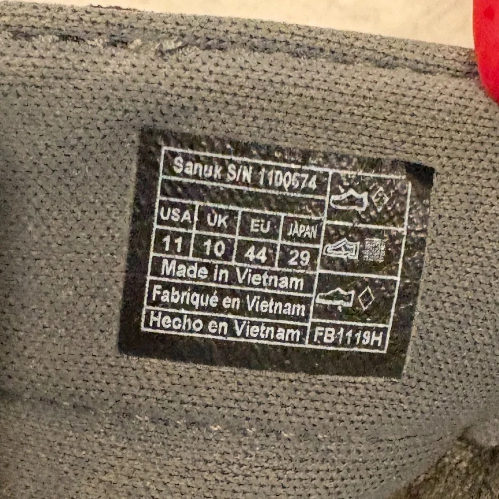 Sanuk Gray Men’s size 11 USA Beer Cozy
